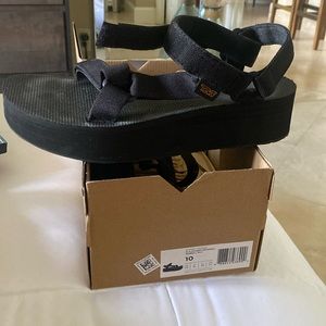 TEVA WOMENS FLATFORM UNIVERSAL OUTDOOR SANDAL BLACK SIZE 10/ EU 41